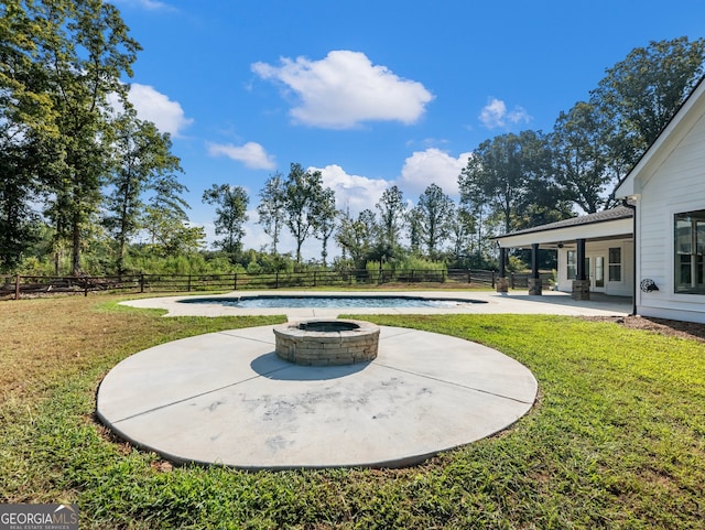 view of yard with a patio area and a swimming pool with hot tub