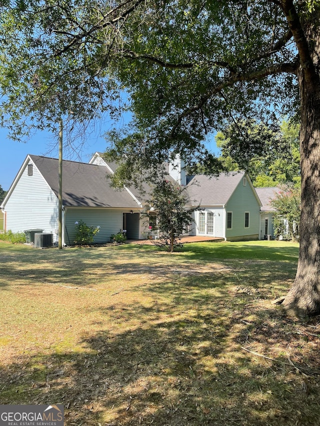 view of yard featuring cooling unit