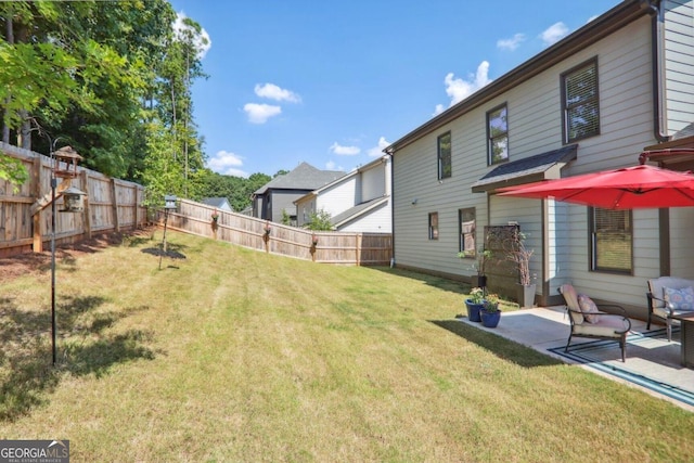 view of yard featuring a patio area