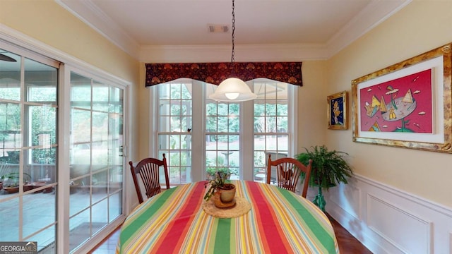 dining space featuring ornamental molding