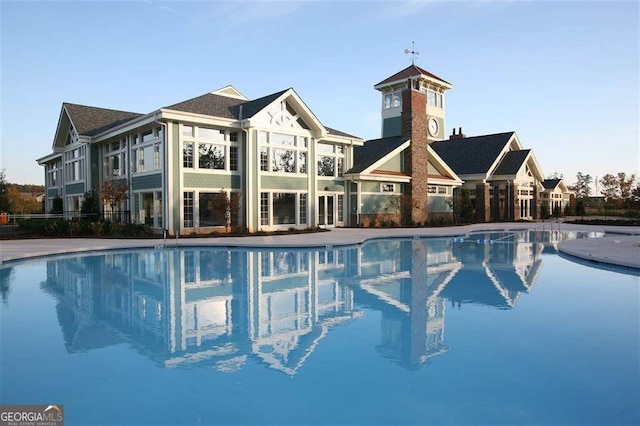 view of swimming pool