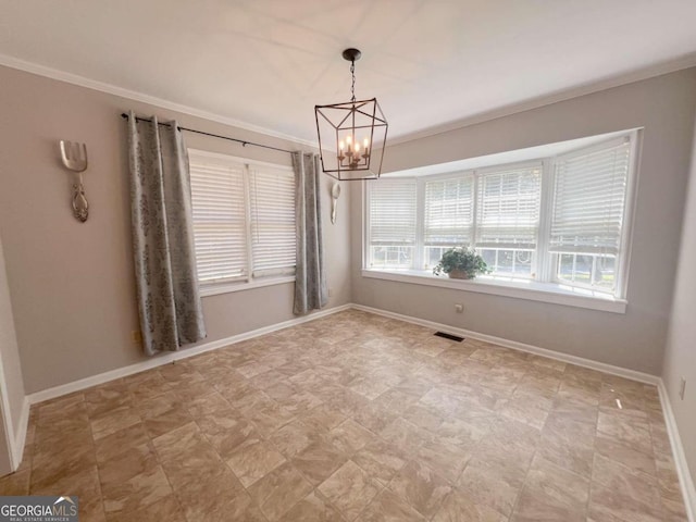 empty room with crown molding and a chandelier