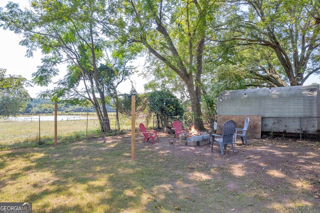 view of yard featuring a water view