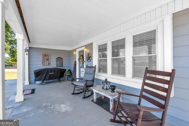 view of patio / terrace with a porch and area for grilling