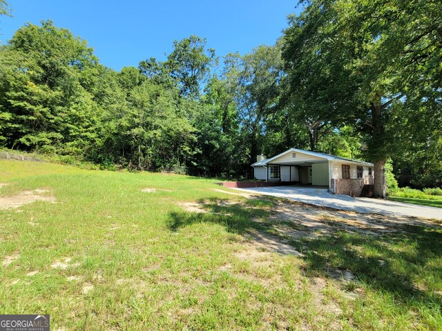 view of yard with a carport