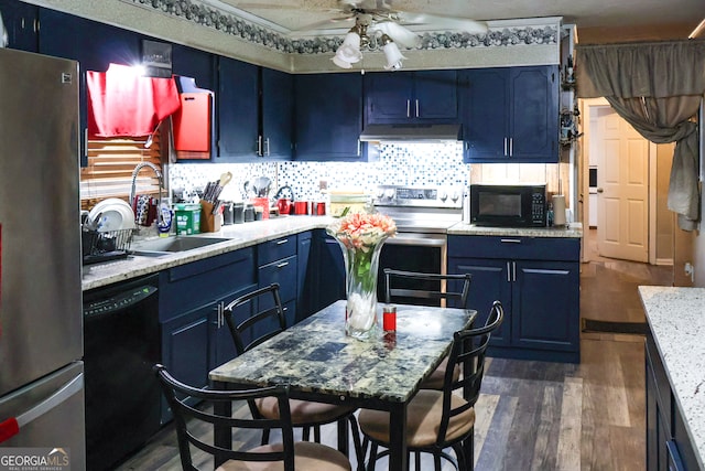 kitchen with sink, black appliances, dark hardwood / wood-style floors, ceiling fan, and blue cabinets