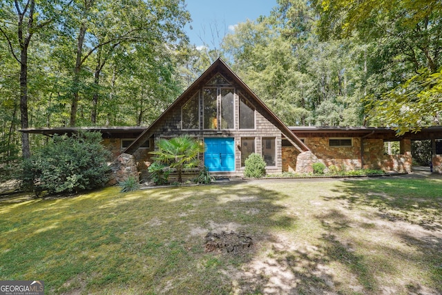 view of front of home with a front lawn