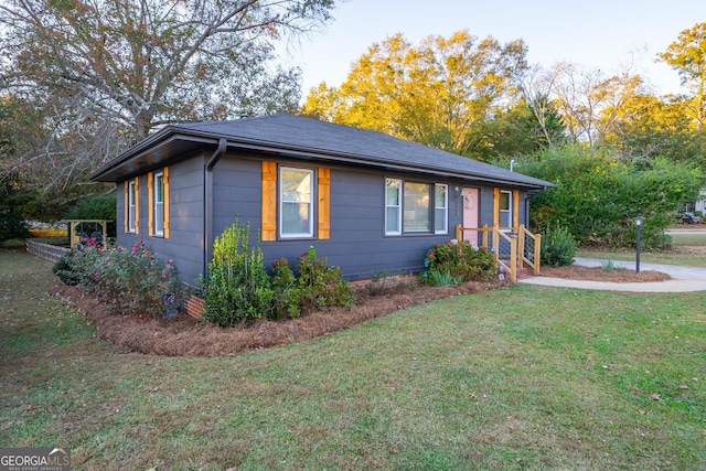 single story home featuring a front yard