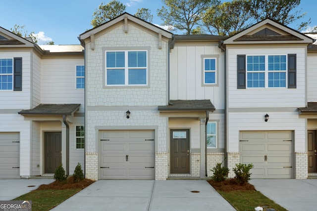 view of front of house featuring a garage