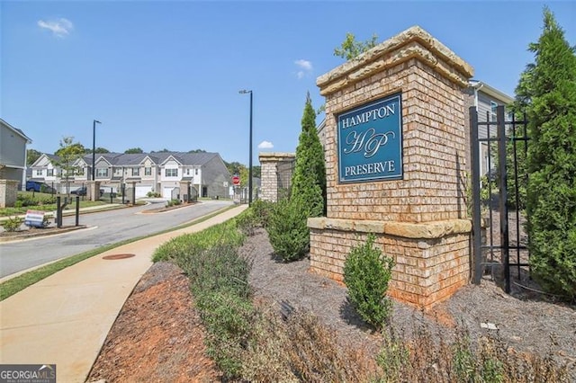 community / neighborhood sign with a residential view