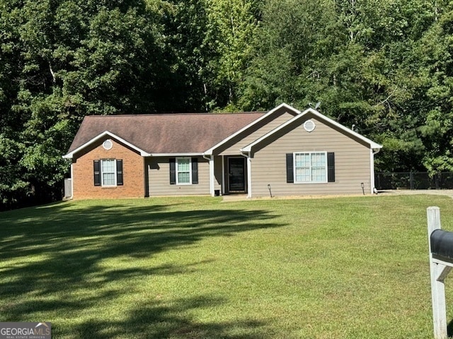 single story home featuring a front yard