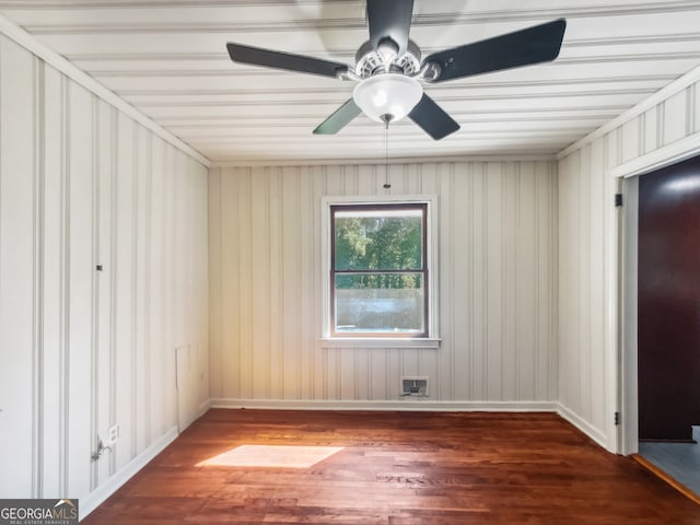 empty room featuring wood-type flooring and ceiling fan