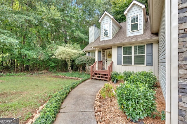 view of front of home featuring a front yard