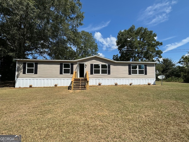 manufactured / mobile home with a front yard