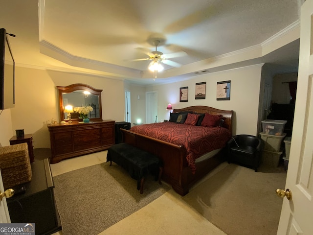 living room with high vaulted ceiling and ceiling fan