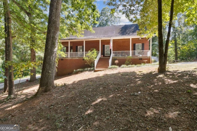 view of front facade with crawl space and covered porch