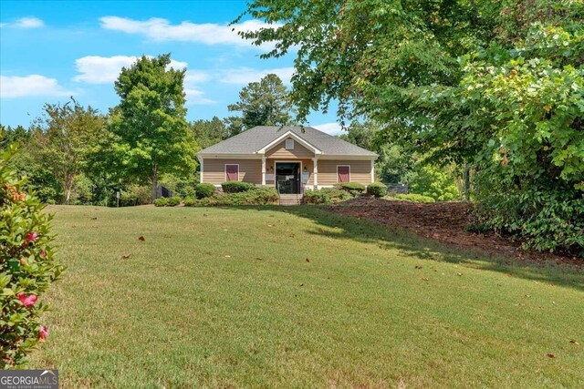 view of front of home with a front lawn