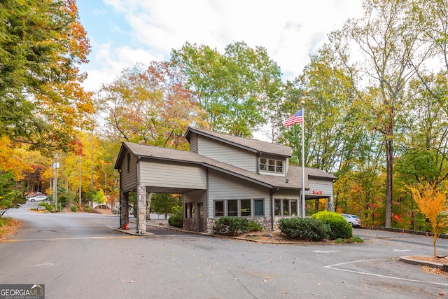 view of front of property