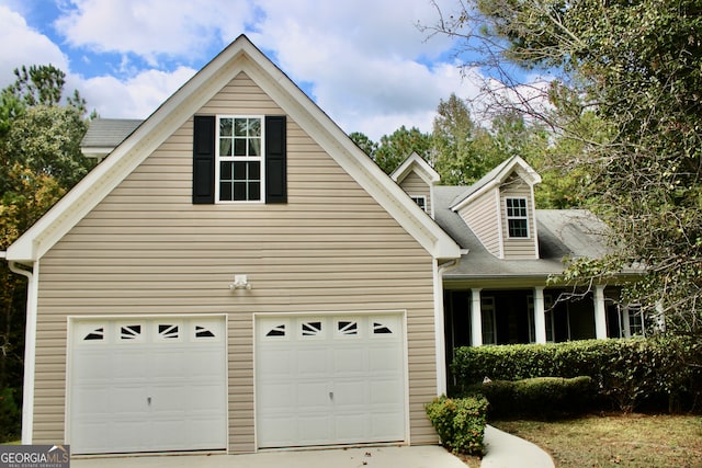 view of front of property featuring a garage