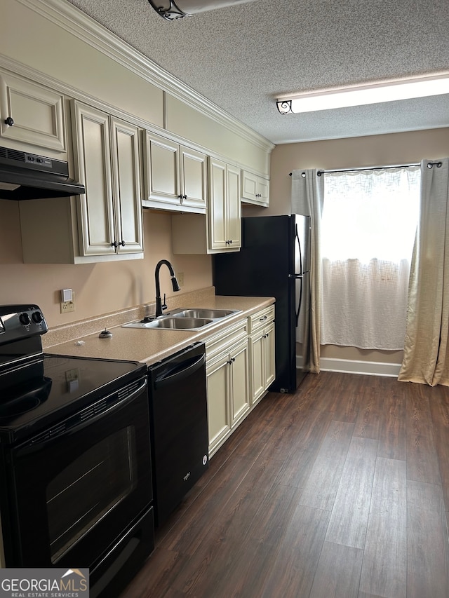 kitchen featuring a textured ceiling, dark hardwood / wood-style flooring, sink, black appliances, and ornamental molding