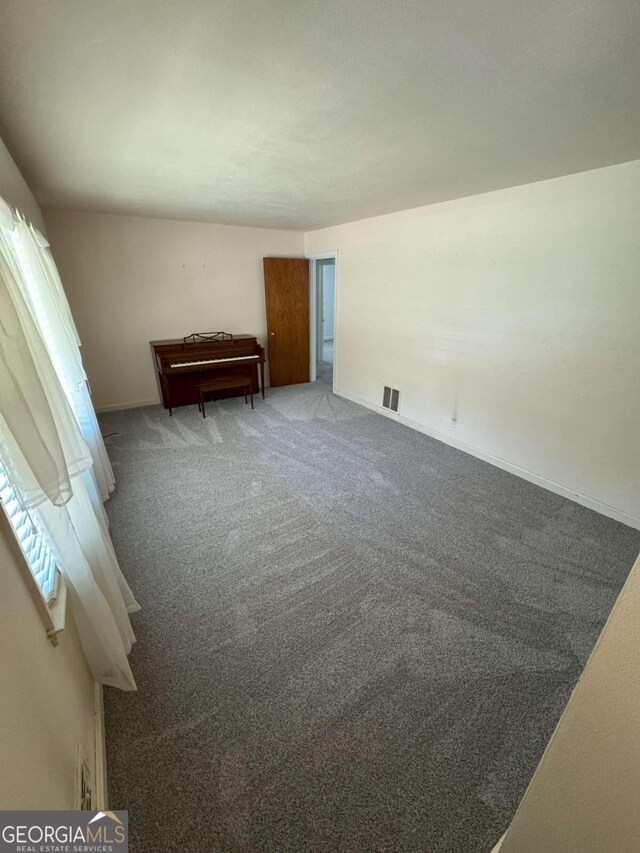 empty room featuring carpet flooring