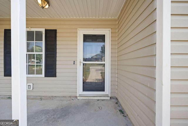 property entrance featuring a porch