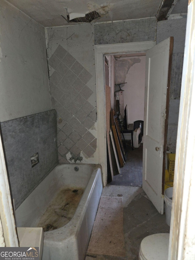 299 Flowers Pl NW, Atlanta, GA 30314 - full bath with a bath and toilet