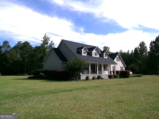 view of front facade featuring a front yard