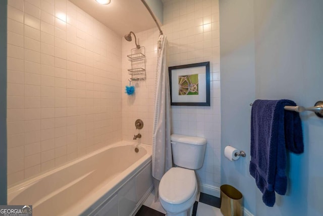 bathroom featuring toilet and shower / tub combo with curtain