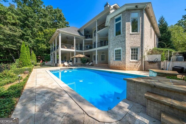 view of swimming pool featuring a patio