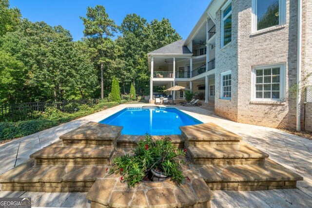 view of swimming pool featuring a patio