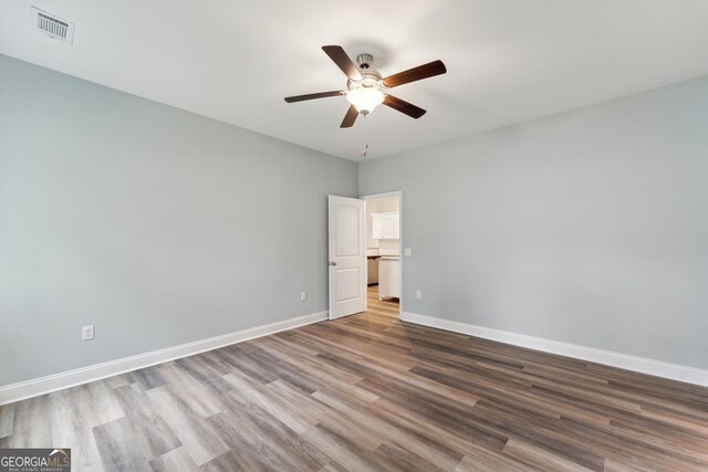 unfurnished room featuring ceiling fan and hardwood / wood-style flooring