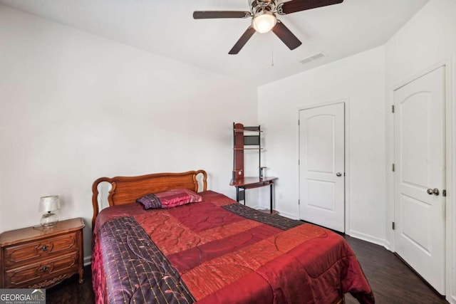 bedroom featuring dark wood-type flooring and ceiling fan