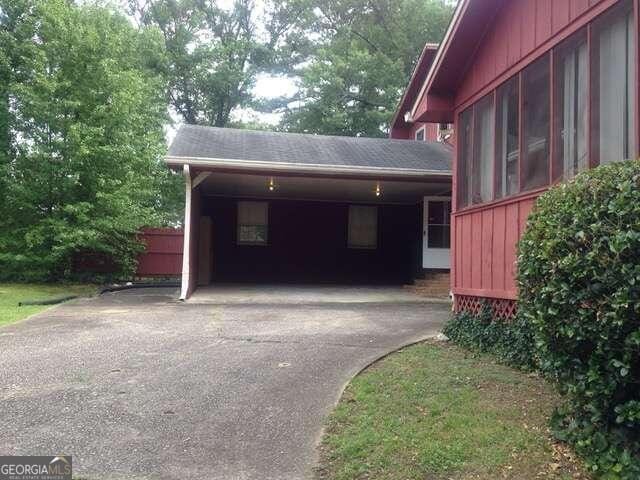 Listing photo 2 for 3061 Sandyplains Rd, Marietta GA 30066