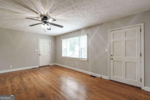 entrance foyer with a textured ceiling, hardwood / wood-style floors, and ceiling fan