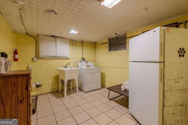 washroom featuring light tile patterned floors and washer / clothes dryer