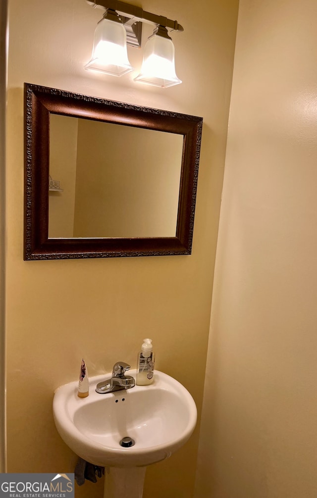 bathroom featuring sink