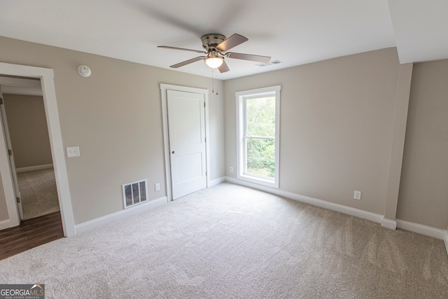 empty room featuring ceiling fan and carpet floors