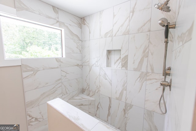 bathroom featuring a tile shower