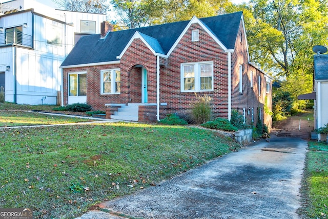 view of front of house with a front yard