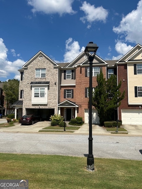 view of front facade with a garage