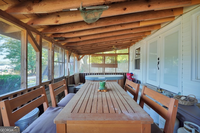 sunroom with lofted ceiling