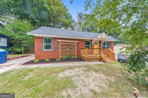 view of front facade featuring a front yard and a deck