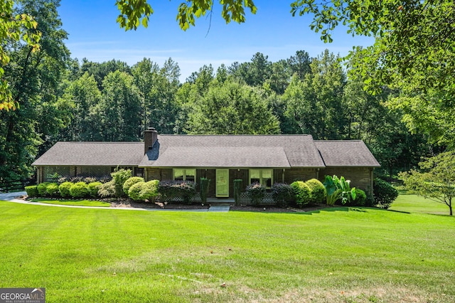 ranch-style home featuring a front yard