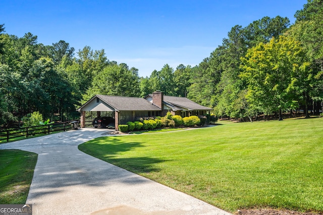 single story home with a front lawn