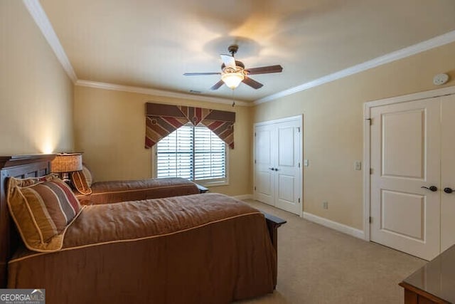 bedroom with baseboards, light colored carpet, ceiling fan, and crown molding