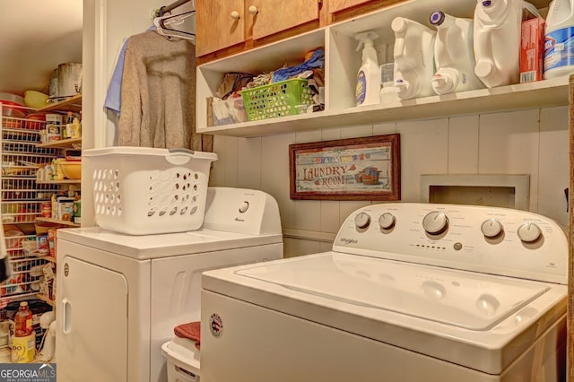 laundry room with cabinets and washing machine and dryer