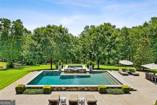 view of pool featuring an in ground hot tub, a lawn, and a patio