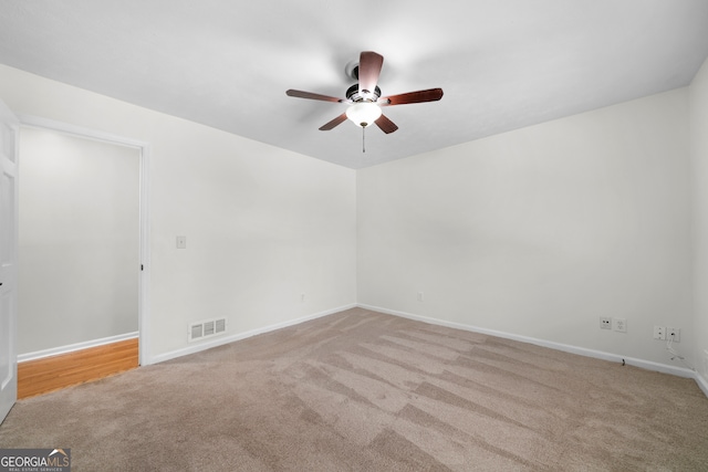 carpeted empty room featuring ceiling fan