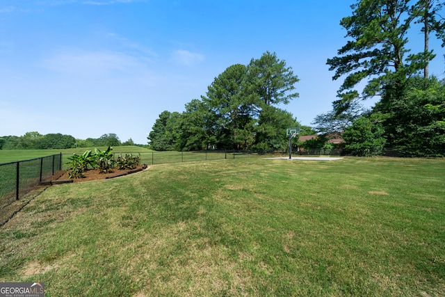 view of yard with a rural view